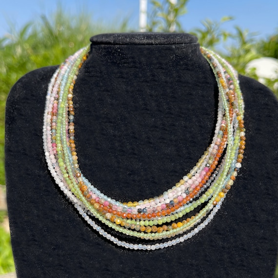Collier 3 Rangs Pierres Et Perles Cristal - Bijou Costume Multicolore En Verre, Occasion