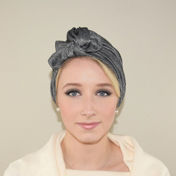 Turban bonnet avec un nœud gris argenté pour femme