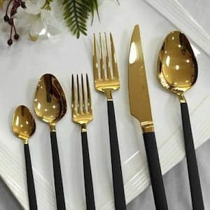 Cuillère en or noir, cuillères moyennes en or, cuillère de cuisine noire. Petite cuillère, cuillères. Cadeau pour la maison, Cadeau pour la famille, Cadeau pour la cuisine