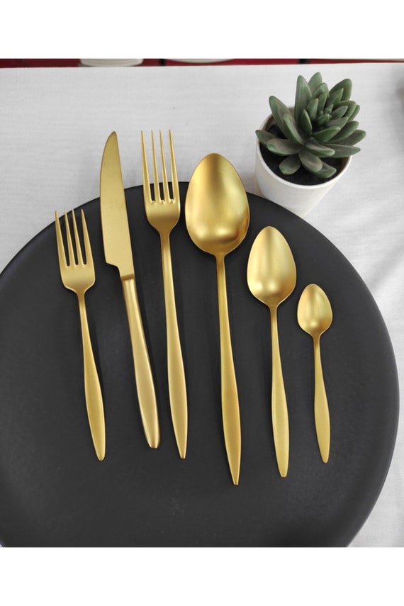 90 Piece Gold Silverware Set for 18, Gold Stainless Steel Flatwa 並行輸入品 90 Pieces Gold Silverware Set Modern Stainless Steel Flatware Set