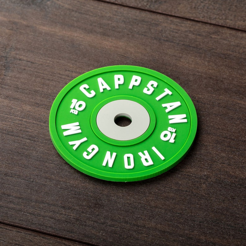 Pode incluir: Placa de peso verde com letras brancas que dizem "Iron Gym Capstan 10 kg".
