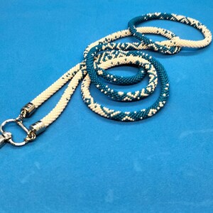 Soporte de teléfono de ganchillo con cuentas de estilo minimalista, collar de tarjeta de identificación, soporte de insignia, cordón de cuentas femenino, soporte de tarjeta de identificación de maestro, cordón visual
