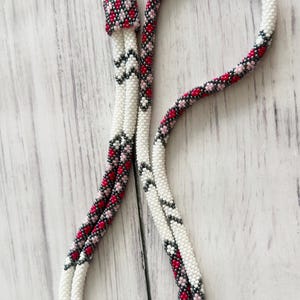 Tour de cou de style ethnique - tour de cou tendance - idées cadeaux pour professeur - tour de cou perlage - collier pour carte d'identité - porte badge - cadeaux pour elle -