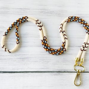 Tour de cou de style ethnique - tour de cou tendance - idées cadeaux pour professeur - tour de cou perlage - collier pour carte d'identité - porte badge - cadeaux pour elle -