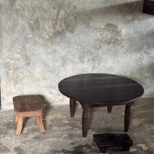 Mesa de centro, mesa de centro redonda antigua de teca indonesia con patas torneadas D82 H40