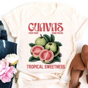 Retro Guava Graphic Tee – Vintage Fruit Label Shirt, Exotic Guavas Lover T-Shirt, Cute Unisex Aesthetic Tee, Fun Gift for Foodie