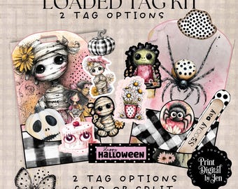 Op de afbeelding: Een Halloween-thema tag kit met diverse illustraties, waaronder een mummie, spin en pompoen. De kit bevat de tekst "LOADED TAG KIT" en "Happy Halloween". De tag is ongeveer 10 x 18 cm groot.