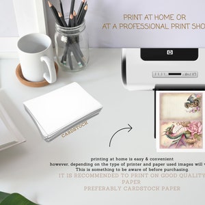 Może przedstawiać: Stos białego papieru kartonowego z nadrukiem "CARDSTOCK" na g&oacute;rnym arkuszu. Papier znajduje się obok białego kubka do kawy i drukarki z wydrukiem smoka i motyla.