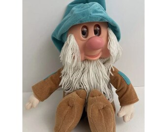 Mattel Disney Snow White Sleepy Dwarf Plush Doll Eyes Close Sleeps Snores 1993
