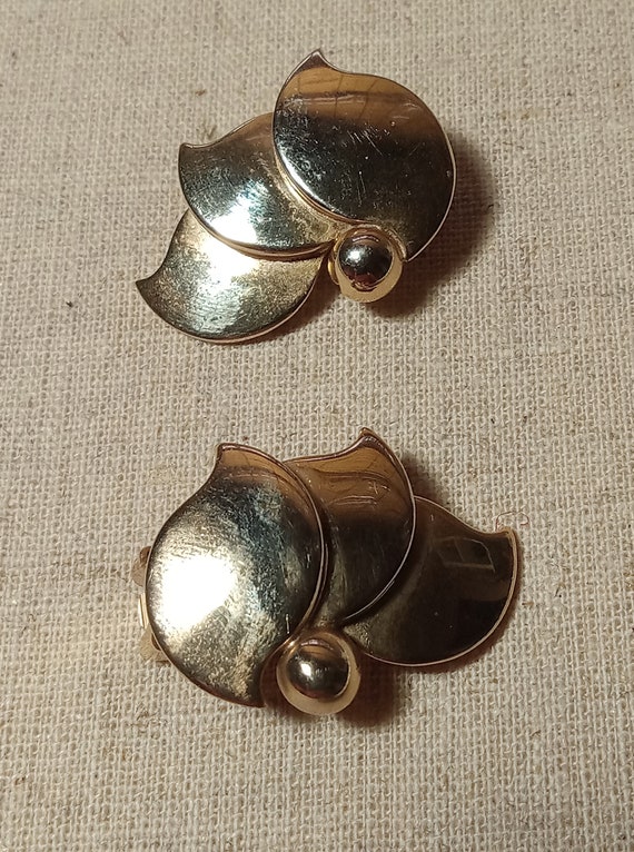 Vintage Signed Alice Pat Pend Clip Earrings Gold … - image 2