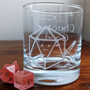 D20 Chaotic Good Etched Whiskey Glass. Perfect nerdy gift for her, for him or for you DM. Featuring D20 dice. Dishwasher safe