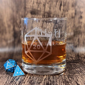 D20 Natural 20 Etched Whiskey Glass. Nerdy gift featuring D20 nat 20 roll. Dishwasher safe