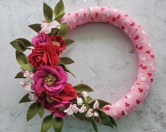 Pink felt flower Valentine's door wreath | Floral decor for Valentine's day | Pink and red Valentine's flowers