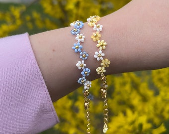 Bloemenarmband in geel, blauw en wit | Armband met kralen madeliefje | Zigzag bloemmotief