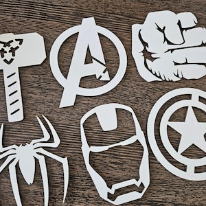 Marvel Avengers 6er-Set Wandbilder aus Holz, Kinderzimmer-Deko aus Holz: Hulk | Thor | Spiderman | Iron Man | Captain America Weiß