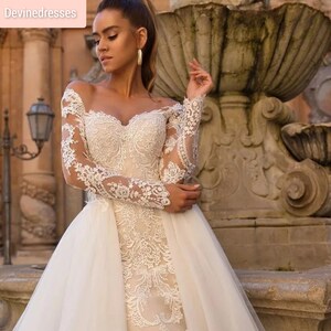 Luxury detachable 2 in 1 wedding dress, embroidered lace on net,V-neck elegant vintage wedding dress