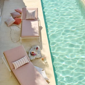 Coussin d'extérieur de luxe, taille personnalisée, chaise longue, coussin imperméable, chaise longue de côté de la piscine, design personnalisé, tissu sunbrella, patio résistant aux intempéries
