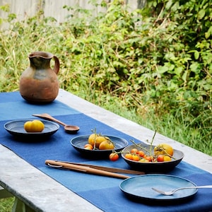 Kundenspezifischer Sunbrella-Tischläufer - Benutzerdefinierte Größen- und Farboptionen für Innen- und Außendekor