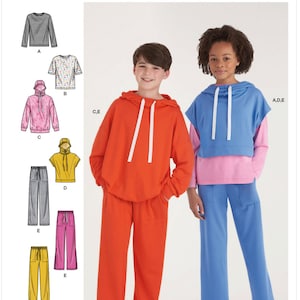 Puede incluir: Patrón de costura Simplicity S9394 para hacer sudaderas con capucha y pantalones. El patrón incluye instrucciones para hacer una variedad de estilos, incluyendo una sudadera con capucha de manga larga, una sudadera con capucha de manga corta y un pantalón. El patrón está diseñado para una costura fácil y se imprime en los Estados Unidos.