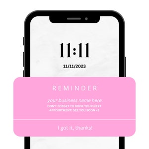 Może przedstawiać: R&oacute;żowe powiadomienie o przypomnieniu na ekranie smartfona z tekstem "11:11 11/11/2023" i wiadomością "PRZYPOMNIENIE twoja nazwa firmy tutaj NIE ZAPOMNIJ ZAREZERWOWAĆ SWOJEGO NASTĘPNEGO SPOTKANIA! DO ZOBACZENIA WKROTCZE <3 Rozumiem, dziękuję!"