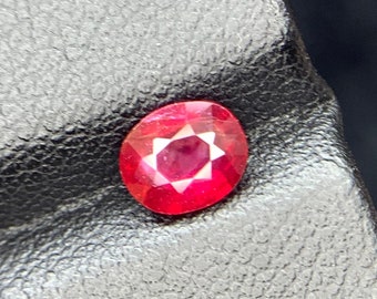 Rubí rojo de Mozambique: piedra de corte ovalado de 1,15 quilates