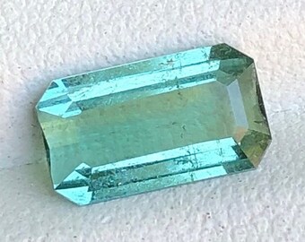 Hellgrüner Turmalin Edelstein: Smaragdschliff, Oktober Geburtsstein, 2.05 Ct