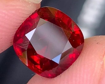 Rubí estrella rojo intenso de 4,05 quilates con certificación GRS - Piedra natal de julio con corte cojín