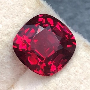 Natürlicher, unbehandelter roter Burma-Spinell im Kissenschliff, loser Edelstein, 2,125 Karat