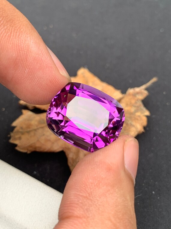 大きな天然アメジストクッションカットルース13.45ct 大きな天然アメジストクッションカットルース13.45ct 天然アメジスト