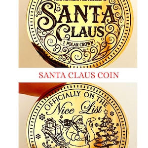 Puede incluir: Moneda dorada de Pap&aacute; Noel con detalles intrincados. La moneda presenta el texto "SANTA CLAUS" y "1 POLAR CROWN". El reverso muestra a Pap&aacute; Noel con una lista y regalos. Un objeto de colecci&oacute;n festivo para las fiestas.