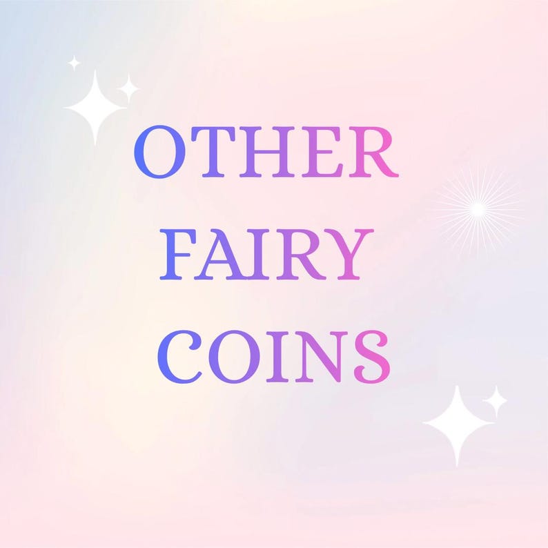 Pode incluir: Um gr&aacute;fico digital com um fundo gradiente pastel de rosa, roxo e amarelo. As palavras "OTHER FAIRY COINS" s&atilde;o escritas em um gradiente de roxo e rosa. Explos&otilde;es de estrelas brancas e brilhos nos cantos.