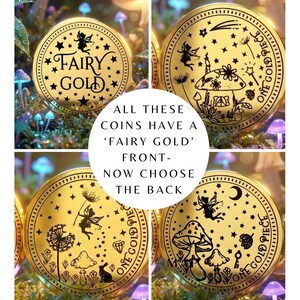 Pode incluir: Moedas douradas com desenhos de fadas. Cada moeda apresenta uma ilustra&ccedil;&atilde;o diferente no verso, incluindo uma casa de cogumelos, um dente-de-le&atilde;o e um coelho. O texto "FAIRY GOLD" &eacute; vis&iacute;vel na frente.