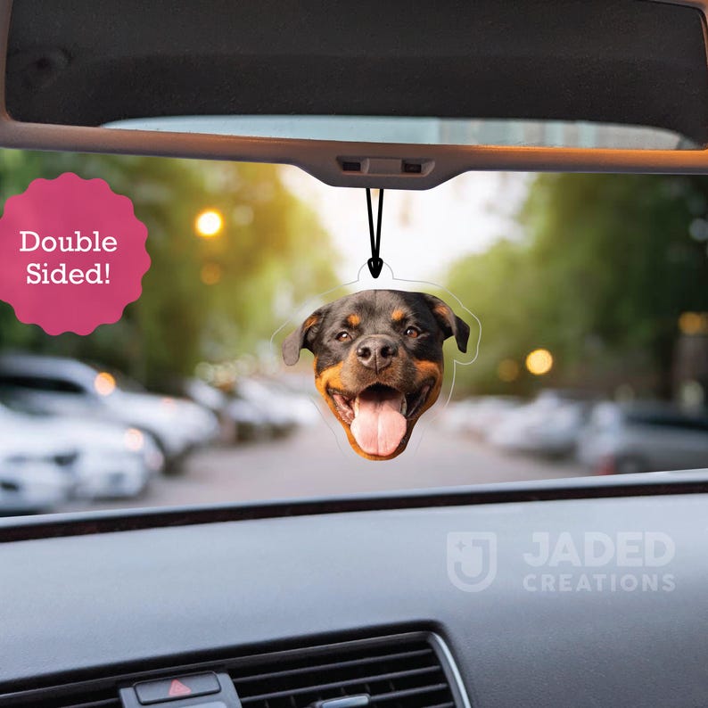 Colgante personalizado para espejo retrovisor del coche con foto: accesorio acrílico de doble cara para el espejo retrovisor. imagen 1
