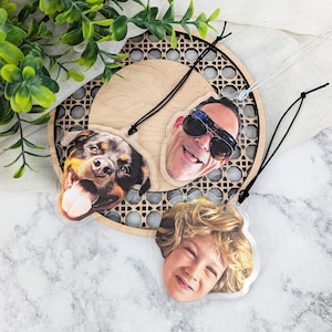 Colgante personalizado para espejo retrovisor del coche con foto: accesorio acrílico de doble cara para el espejo retrovisor. imagen 18