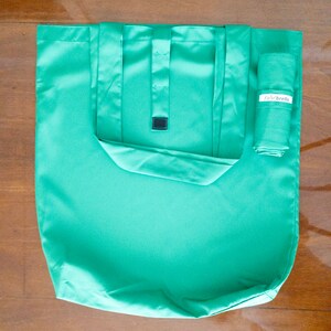 Favbrella-Rainbow-Colors-Theme-Polyester-Foldable-Green-Bag-Photo