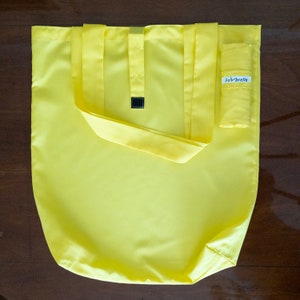 Favbrella-Rainbow-Colors-Theme-Polyester-Foldable-Yellow-Bag-Photo
