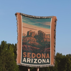 Sedona Arizona Woven Blanket – 100% Cotton Desert Throw, Retro Red Rock Tapestry, Scenic Gift for Nature & Travel Lovers