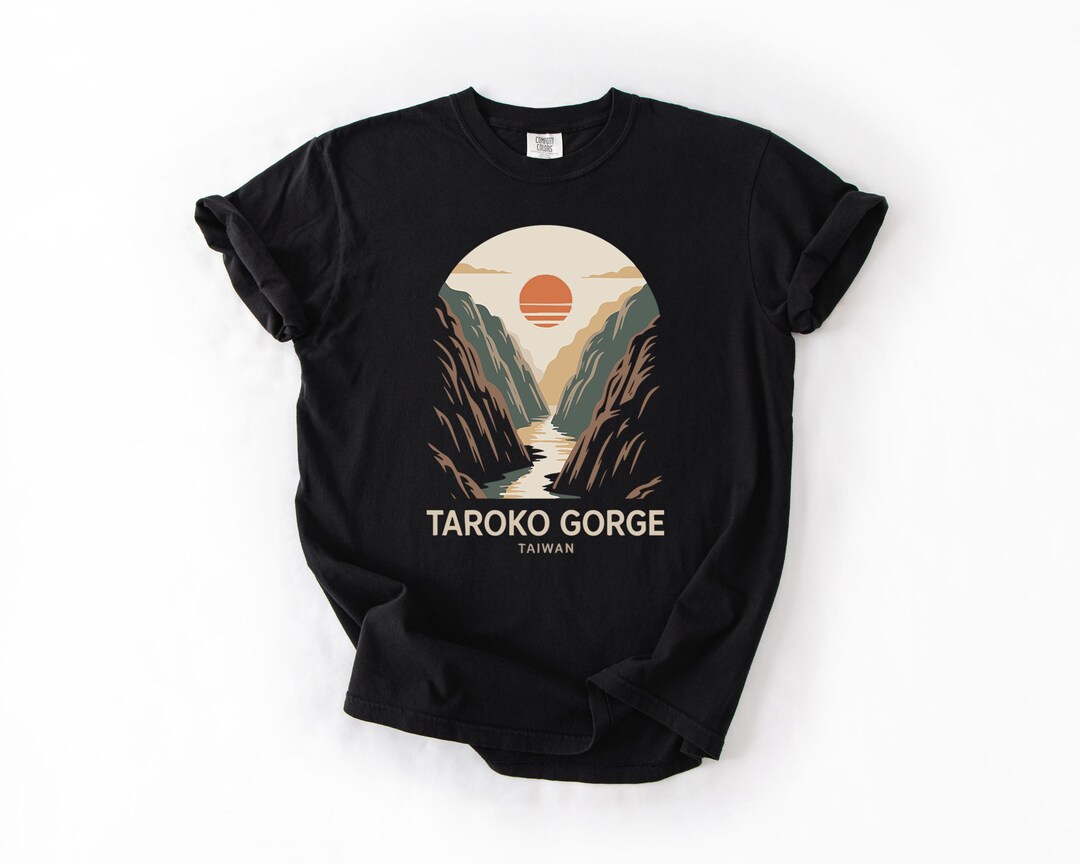【ROKU】GORGE SHIRT Taroko Gorge Taiwan Shirt, Comfort Colors T-shirt — Mountain