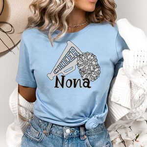 Camiseta Cheer Nona para el día del partido - Camiseta para animar a la escuela - Abuela animadora - Nieta animadora - Regalo para Nona - Camiseta de la abuela Nona
