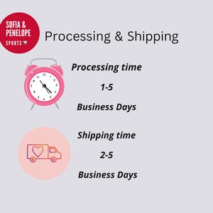 Puede incluir: Reloj despertador rosa con manecillas negras, junto al texto que dice "Processing time 1-5 Business Days" y "Shipping time 2-5 Business Days". El logotipo de Sofia & Penelope Sports est&aacute; en la esquina superior izquierda.