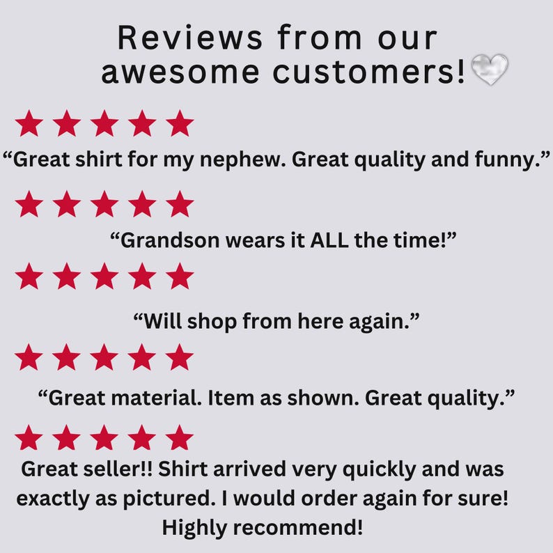 Puede incluir: Fondo gris claro con el texto "Reviews from our awesome customers!" y un icono de coraz&oacute;n. Debajo, rese&ntilde;as de clientes con valoraciones de estrellas rojas. Las rese&ntilde;as mencionan la calidad, el ajuste y el servicio del vendedor.