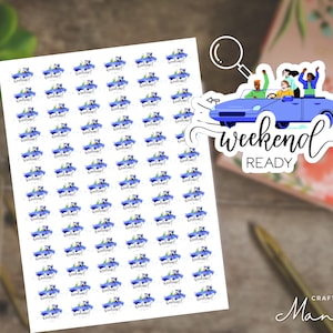 Peut inclure: Une feuille d'autocollants avec une voiture bleue et le texte "weekend ready" sur chaque autocollant. La voiture a quatre personnes à l'intérieur, et la feuille d'autocollants est entourée d'une bordure blanche.