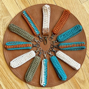 Patrón de llavero de crochet con pulsera Highline con 1, 2 o 3 colores y versiones envueltas en cuero, archivo PDF, regalo rápido de crochet o artículo de mercado.