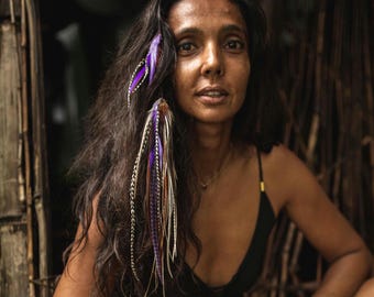 Federn auf einem Clip. Lila Federn an einem Clip. Natürliche Feder Haarnadel. Haarfedern. Federn für die Haare. Feder Haarverlängerung