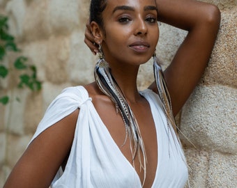 Extra Lange Federohrringe: Black & White Boho Style