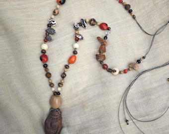 Keramische weibliche Amulett Anhänger. Mamita Halskette. Mamita pendiente. Heilendes Amulett. Schamanische Halskette. Weiblicher Körper-Anhänger. Pachamama Halskette