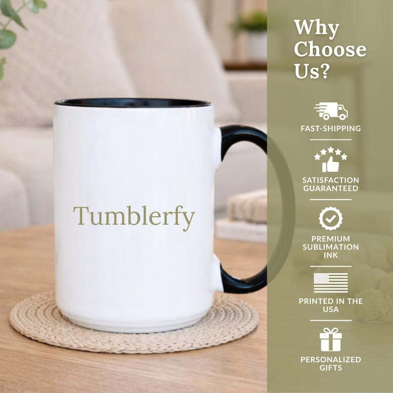 K&ouml;nnte beinhalten: Eine wei&szlig;e Keramiktasse mit schwarzem Henkel und Rand, auf einem beigen Untersetzer. Auf der Tasse steht das Wort "Tumblerfy" in hellgr&uuml;ner Schrift. Das Bild enth&auml;lt auch Text mit der Aufschrift "Why Choose Us?" und anderen Text.