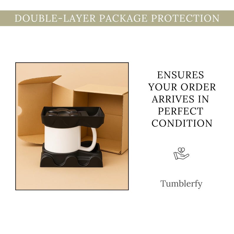 K&ouml;nnte beinhalten: Eine wei&szlig;e Tasse mit Henkel ist in einem schwarzen Schutzhalter in einem Karton gesichert. Der Text "DOUBLE-LAYER PACKAGE PROTECTION" steht oben. Der Text "ENSURES YOUR ORDER ARRIVES IN PERFECT CONDITION" ist ebenfalls sichtbar.