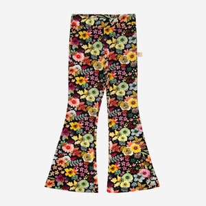 GLOCKENBODEN HOSE | Mädchen Ausgestellte Leggings | Nachhaltiger Baumwoll Onesie | Dehnbar Seidig | Mädchen Jogger Outfit | Buntes Design | Retro Blumen