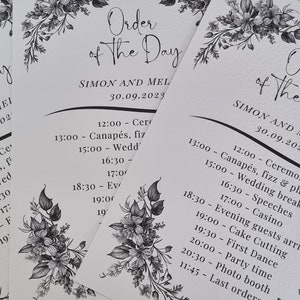 Order of the Day-kaarten - volgorde van gebeurtenissen - tijdlijn trouwdag - gepersonaliseerd - bloemen - bruiloftsbriefpapier - gemaakt 4 herinneringen door sarah